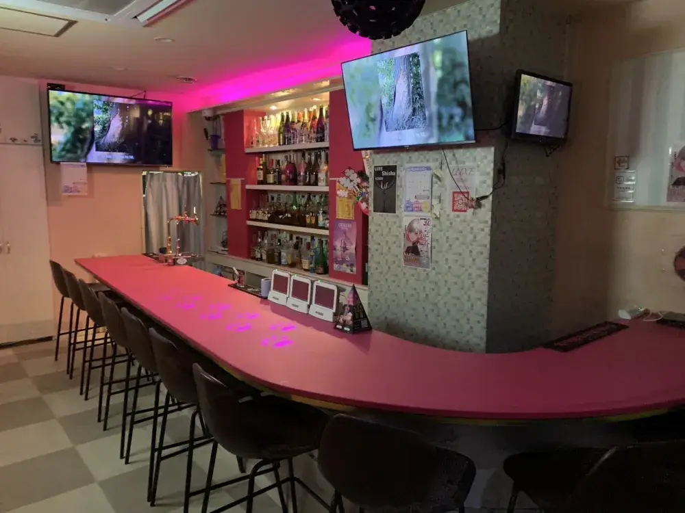 用賀駅直結ガールズバーLUXE ラグゼ